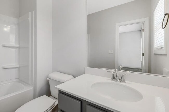 Building Photo - 2775 Bell Dr SE