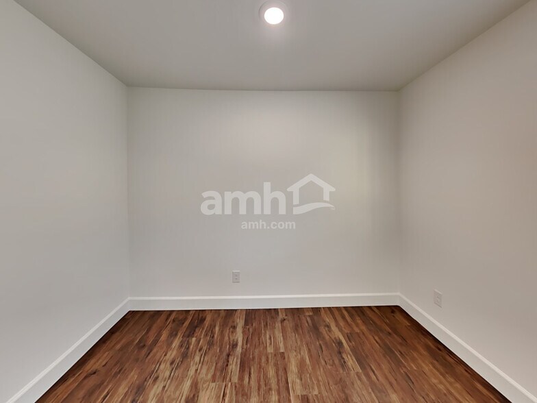 Building Photo - 10430 Bee Balm St