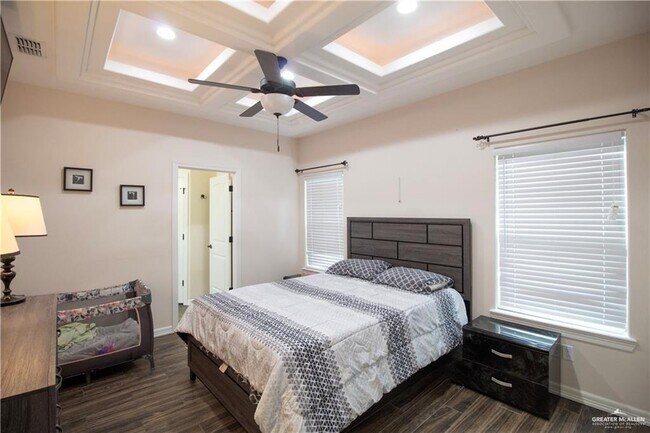 Building Photo - 16 Imperial Oak Dr