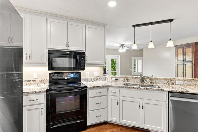 Building Photo - 2908 Caymen Ct