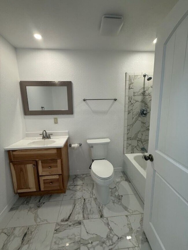 Building Photo - 1324 S Ocotillo Dr