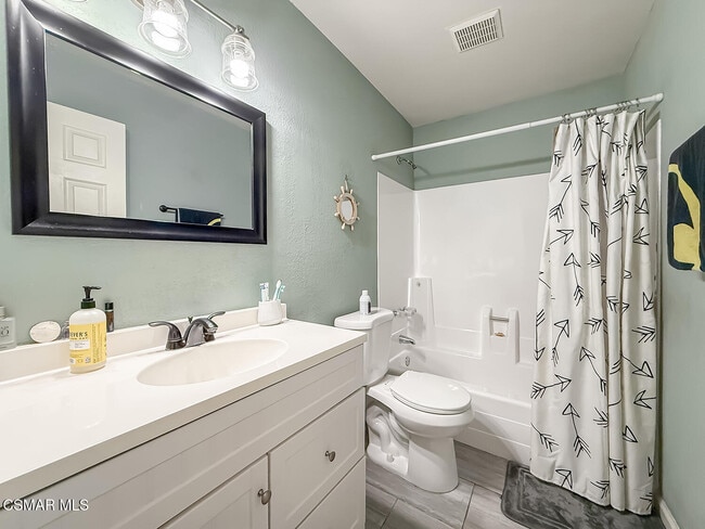 Building Photo - 1346 E Hillcrest Dr