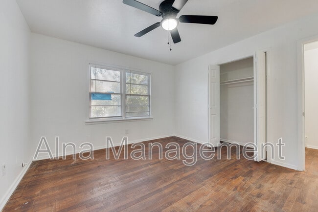 Building Photo - 867 Odie Dr