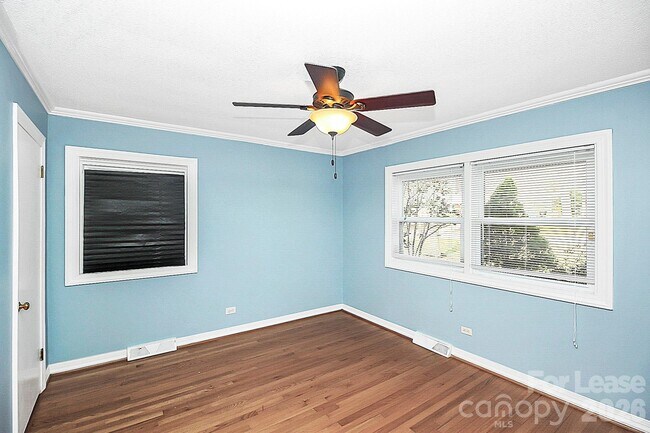 Building Photo - 121 Marshdale Ave SW