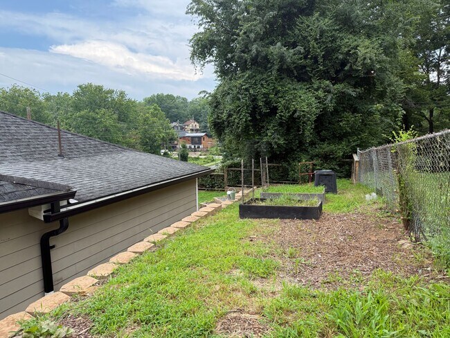 Building Photo - Fantastic 3 Bedroom Bungalow