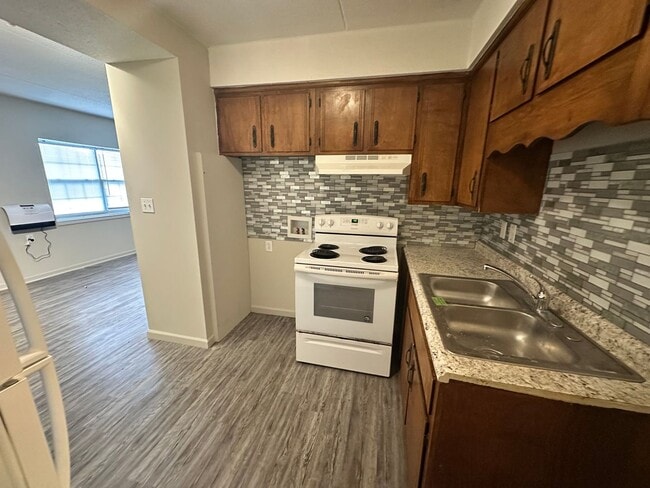 Primary Photo - Brookside Apartments