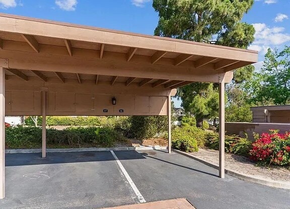 Building Photo - 1 Bedroom Gem in Carmel Valleys Top Notch ...