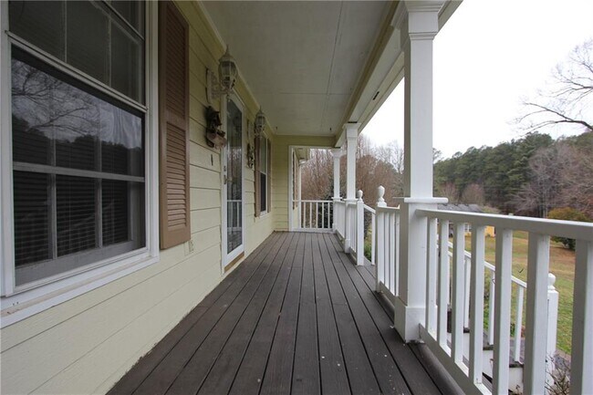 Building Photo - 818 Springlake Rd