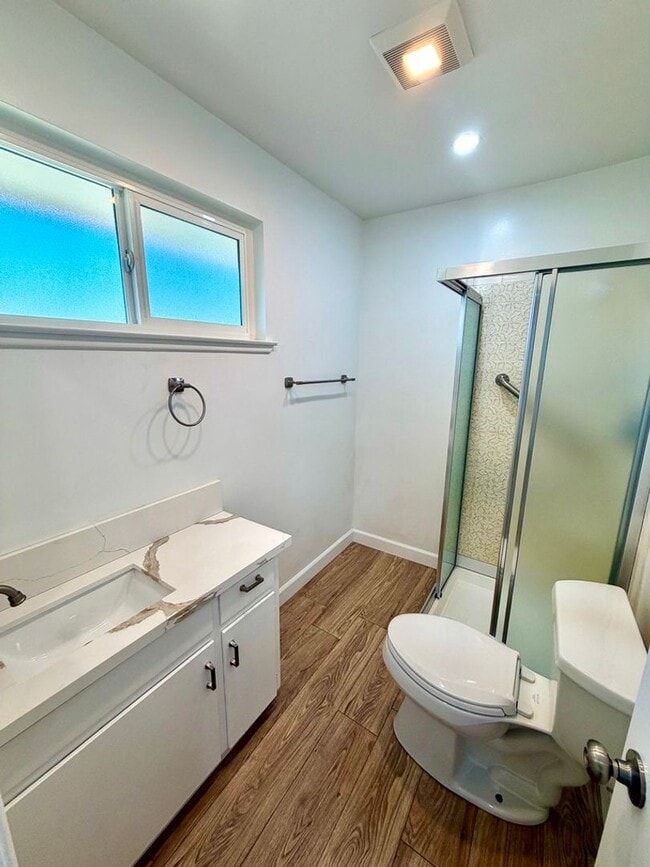 Building Photo - Beautifully Remodeled 2 Bed / 2 Bath Condo in Westarms – Prime Claremont Location!