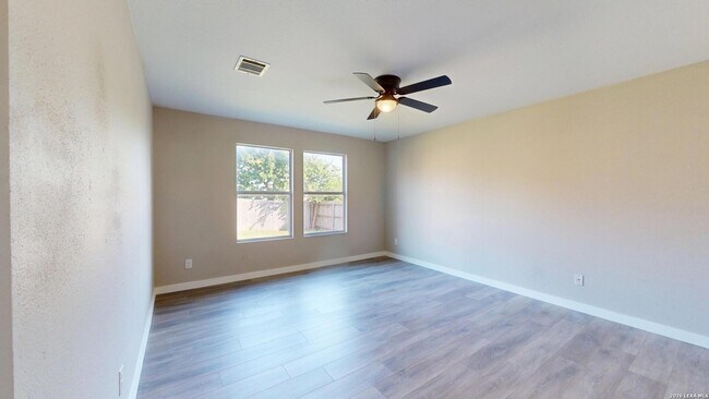 Building Photo - 145 S Willow Way
