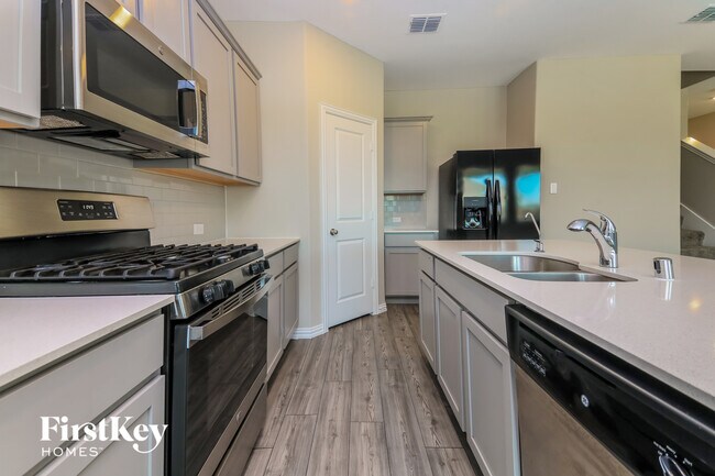 Building Photo - 2144 Clarion Dr