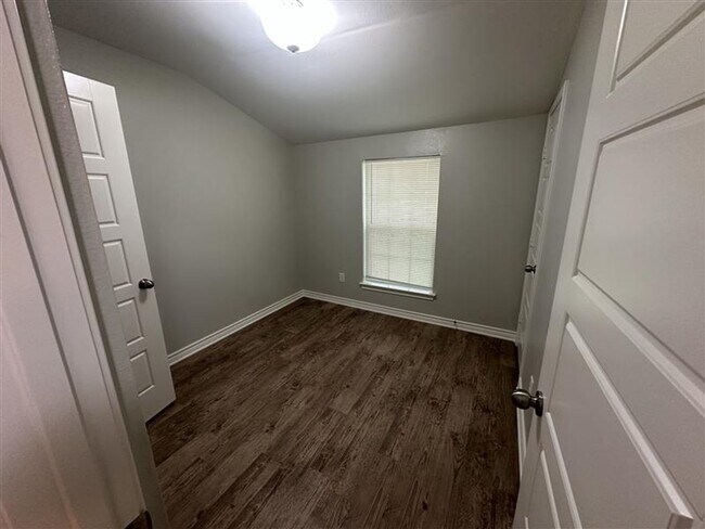 Building Photo - 103 Wade St