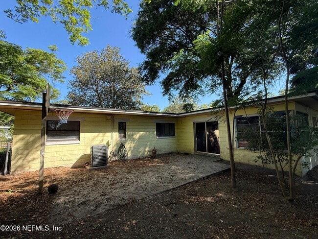Building Photo - 7118 Pellias Rd