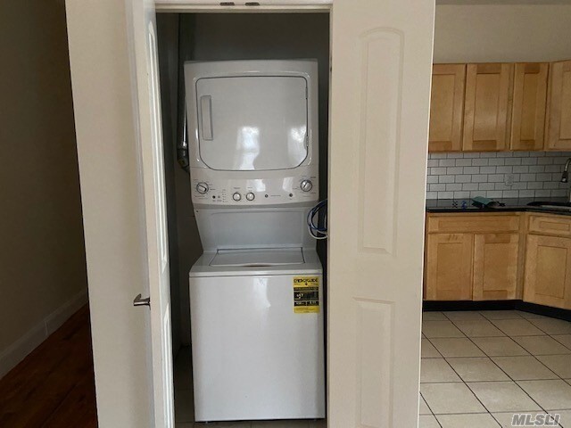 Building Photo - 1024 Broadway