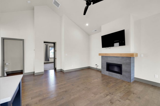 Building Photo - 1909 Elkhorn Dr