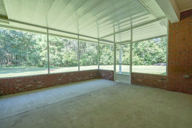 Building Photo - 633 Wilkinson Rd