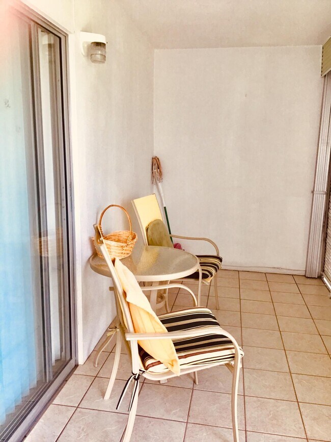 Building Photo - 4008 Cornwall A