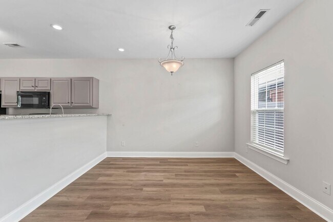 Building Photo - Spacious Townhome in Siegel School Zone – 2 Private Suites & Open Floor Plan!