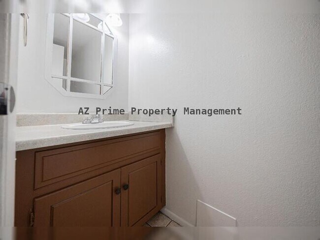 Building Photo - 7126 N 19th Ave