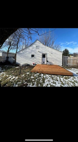 Building Photo - 115 N Main St