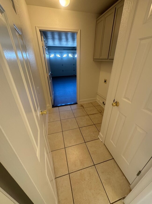 Building Photo - 3 bedroom | 2 bathroom | Single family hom...