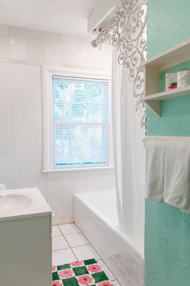 Building Photo - 519 28th St