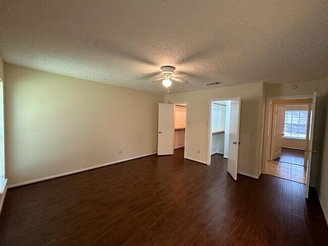 Building Photo - 239 Kings Way