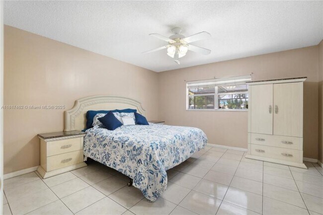 Building Photo - 3 bedroom in Hollywood FL 33020