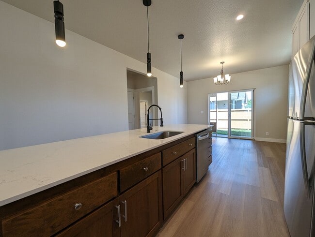 Building Photo - Beautiful 3bed/2bath home in Springfield!
