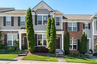 Building Photo - 2be / 2.5ba Townhome Near Hope Valley Farms!