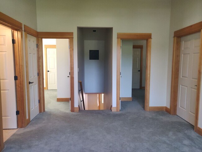 Building Photo - Charming 3x2.5 Modern Craftsman Home in NW...