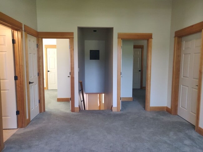 Building Photo - Charming 3x2.5 Modern Craftsman Home in NW Crossing with Private Backyard Oasis and Bonus Room Up...