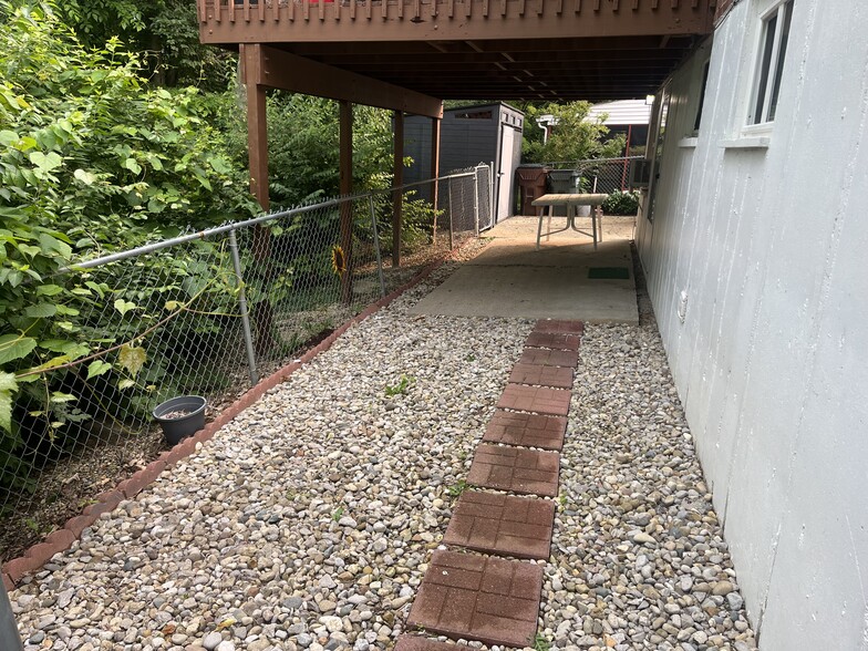 Building Photo - 816 Tokay Ln