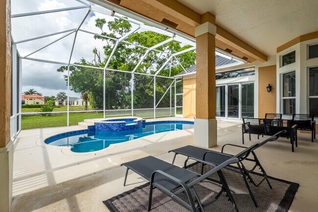 Building Photo - 15622 Cypress Park Dr