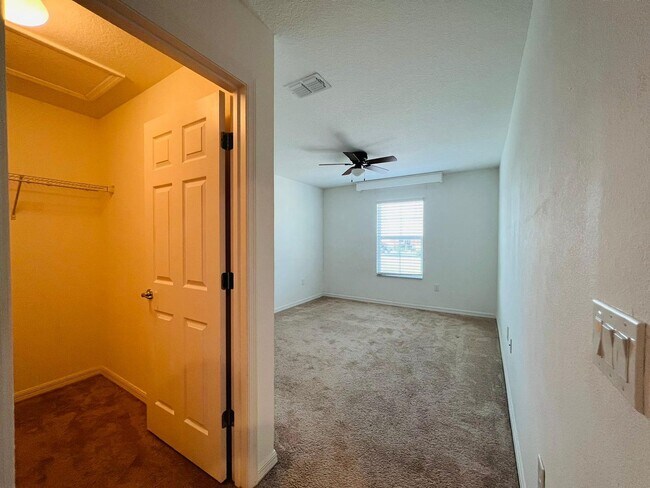 Building Photo - Luxury 5 Bedrooms 3 Bathrooms Single Family House For Rent