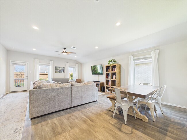 Building Photo - 11020 33rd Ave N