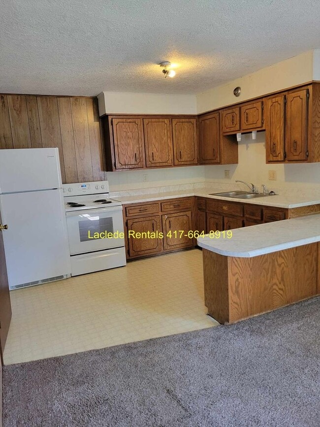 Building Photo - 2 BEDROOM 1 BATHROOM APARTMENT FOR RENT