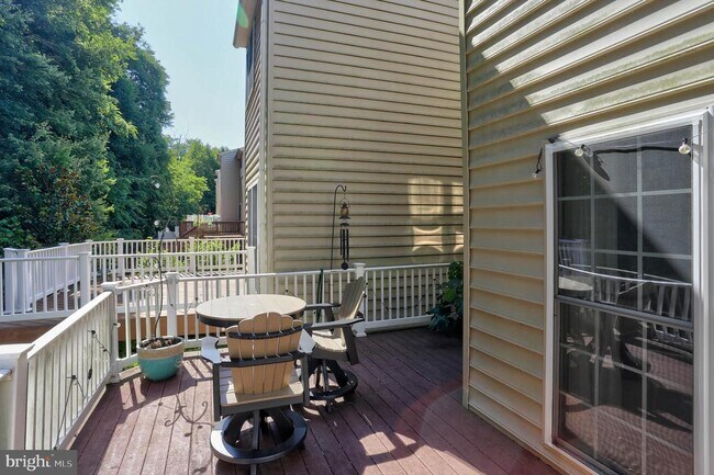 Building Photo - 2425 Killarney Terrace