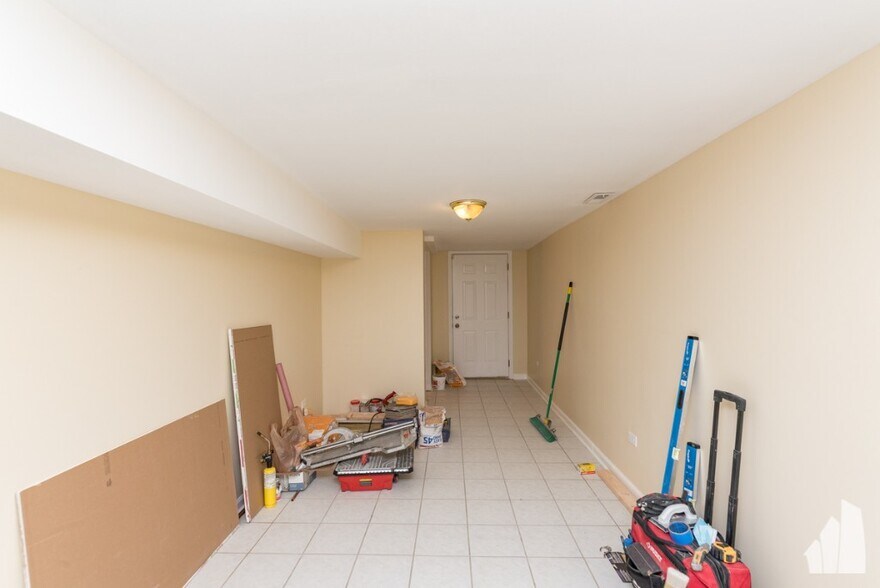 Building Photo - 3859 N Ravenswood Ave