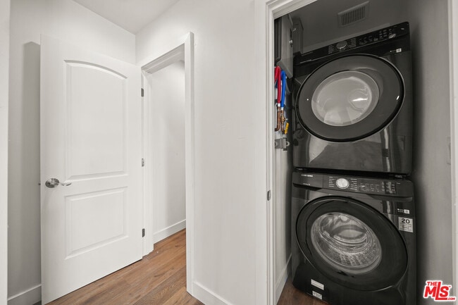 Building Photo - 1055 Wilton Pl