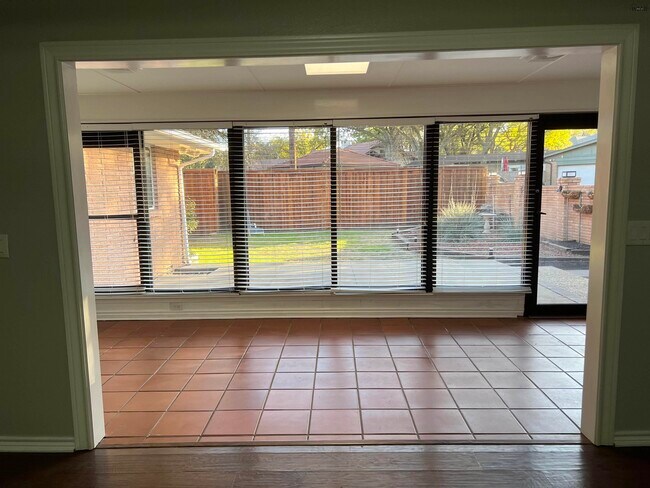 Building Photo - 2411 Clayton Ln