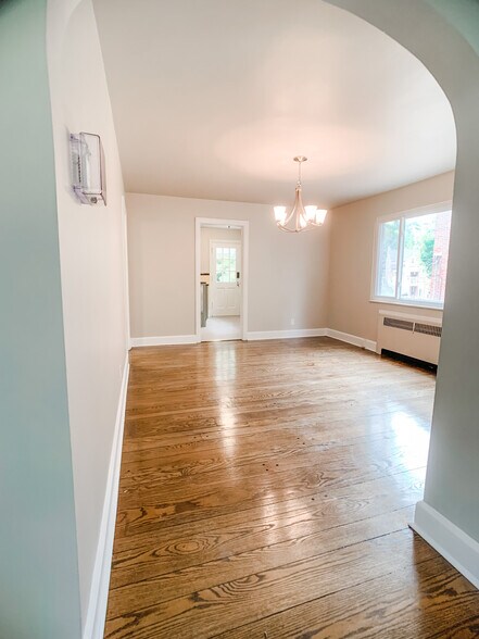 Dining Room #1 - 6260 Rogers Park Plz