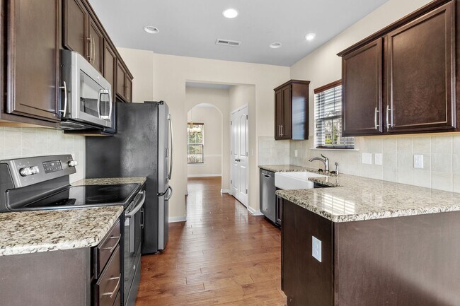 Building Photo - Beautiful 3-Bedroom Home with Fireplace an...