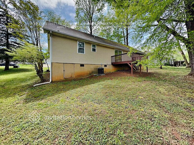 Building Photo - 110 Cartway Ln