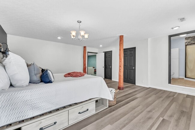 Building Photo - 398 Frontier Ln