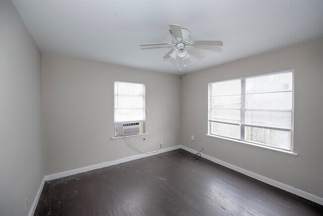 Building Photo - 1213 1st Ave N