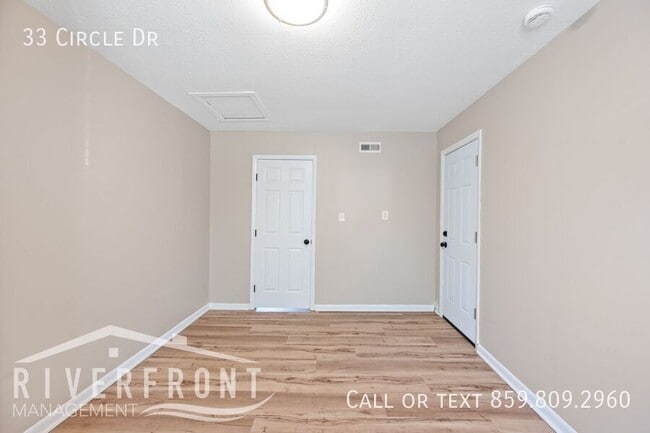 Building Photo - 33 Circle Dr