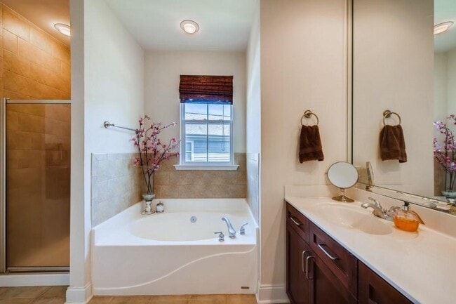 Building Photo - 6001 Brookside Oak Cir