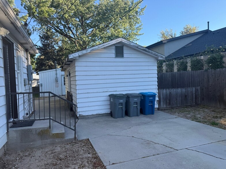 Building Photo - 4417 W Rim St