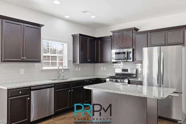 Building Photo - 413 Graypointe Dr